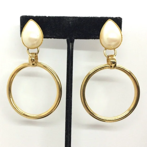 VINTAGE 80S 90S GOLD TONE STATEMENT DROP HOOP EARRINGS FAUX PEARL EARRINGS - Picture 3 of 13